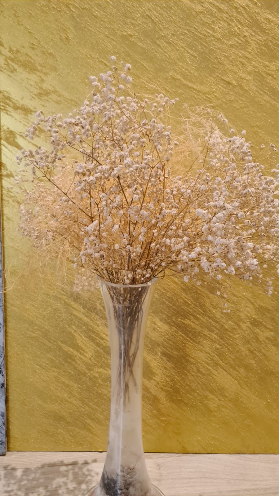 Image of a golden tree against a wall created with Decomin Fiesta Gold Art textured paint