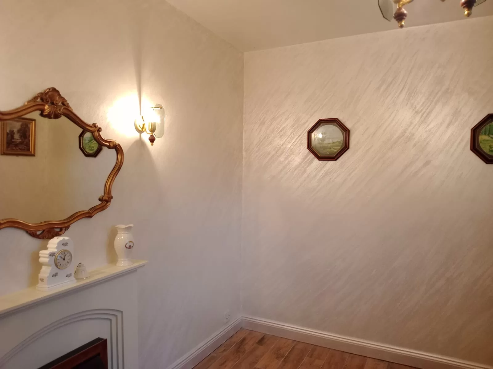 Image of Fiesta White Metallic Art paint on sitting room walls