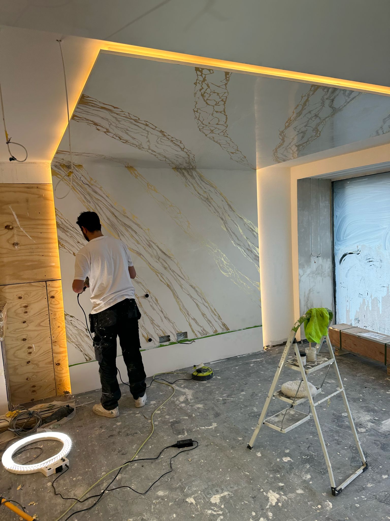 Decoveno 20 square metre White Marble with Gold Leaf Kit - Image 5