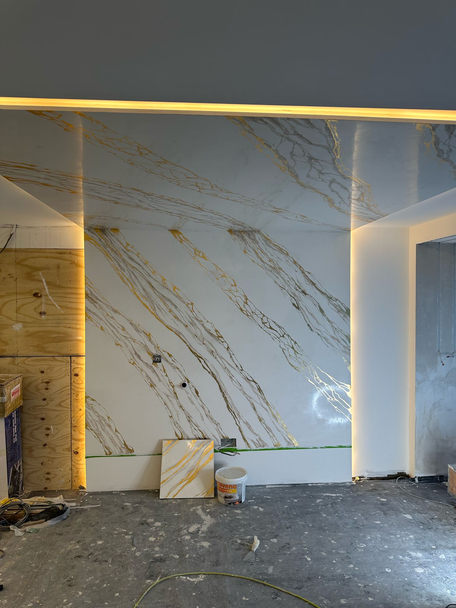 Image of a Decoveno Marble Wall with Gold Leaf Veins created by Decomin Paints