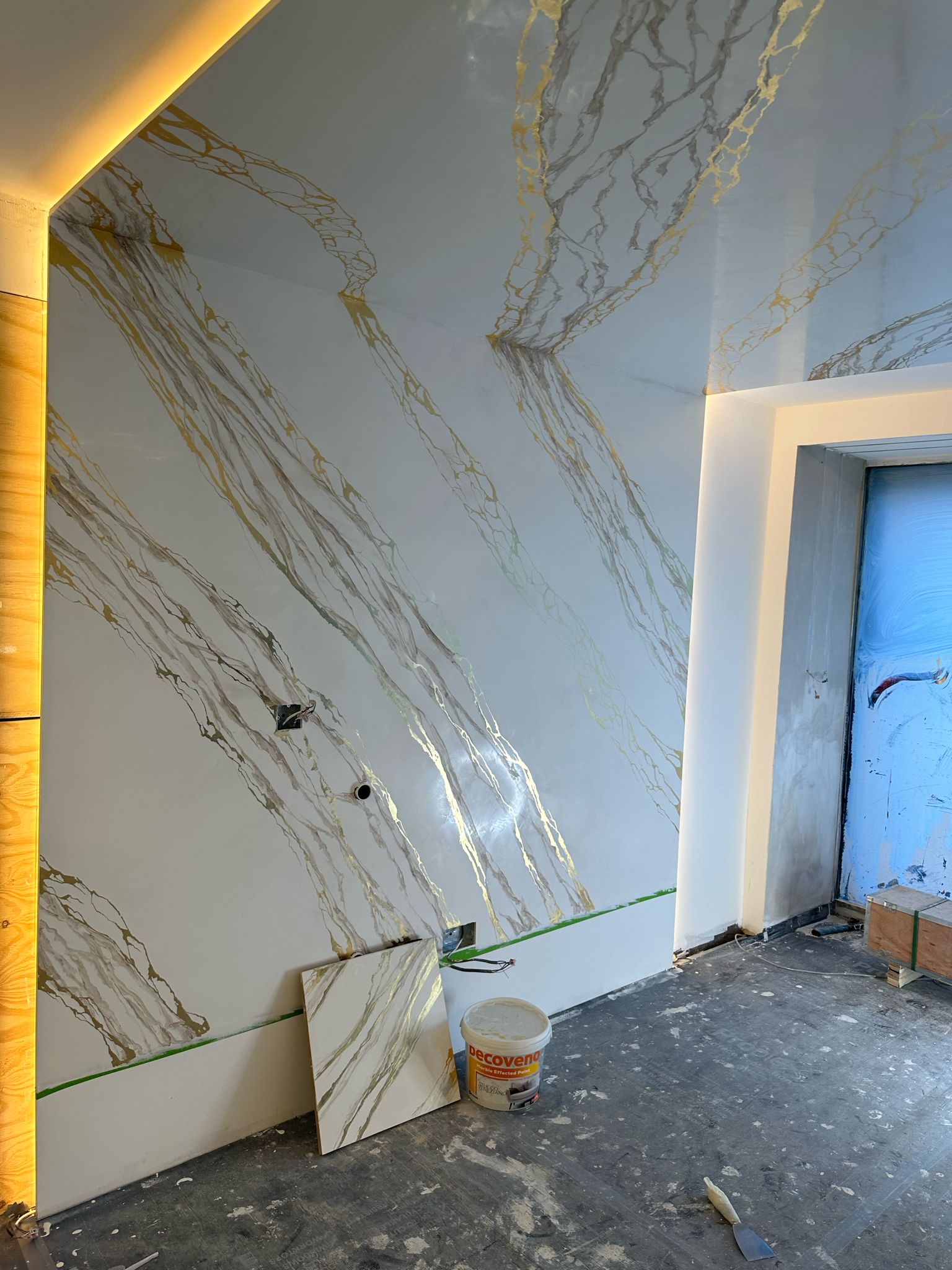 Decoveno 20 square metre White Marble with Gold Leaf Kit - Image 2