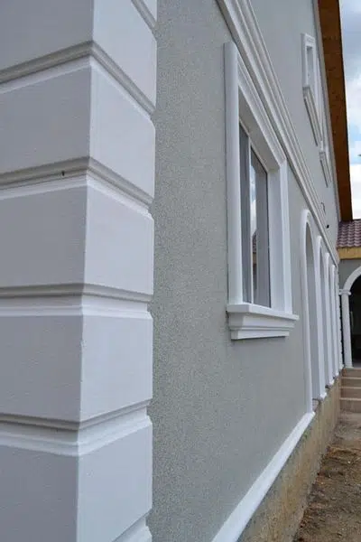 Pale granular Decomin Stone finish on an exterior facade