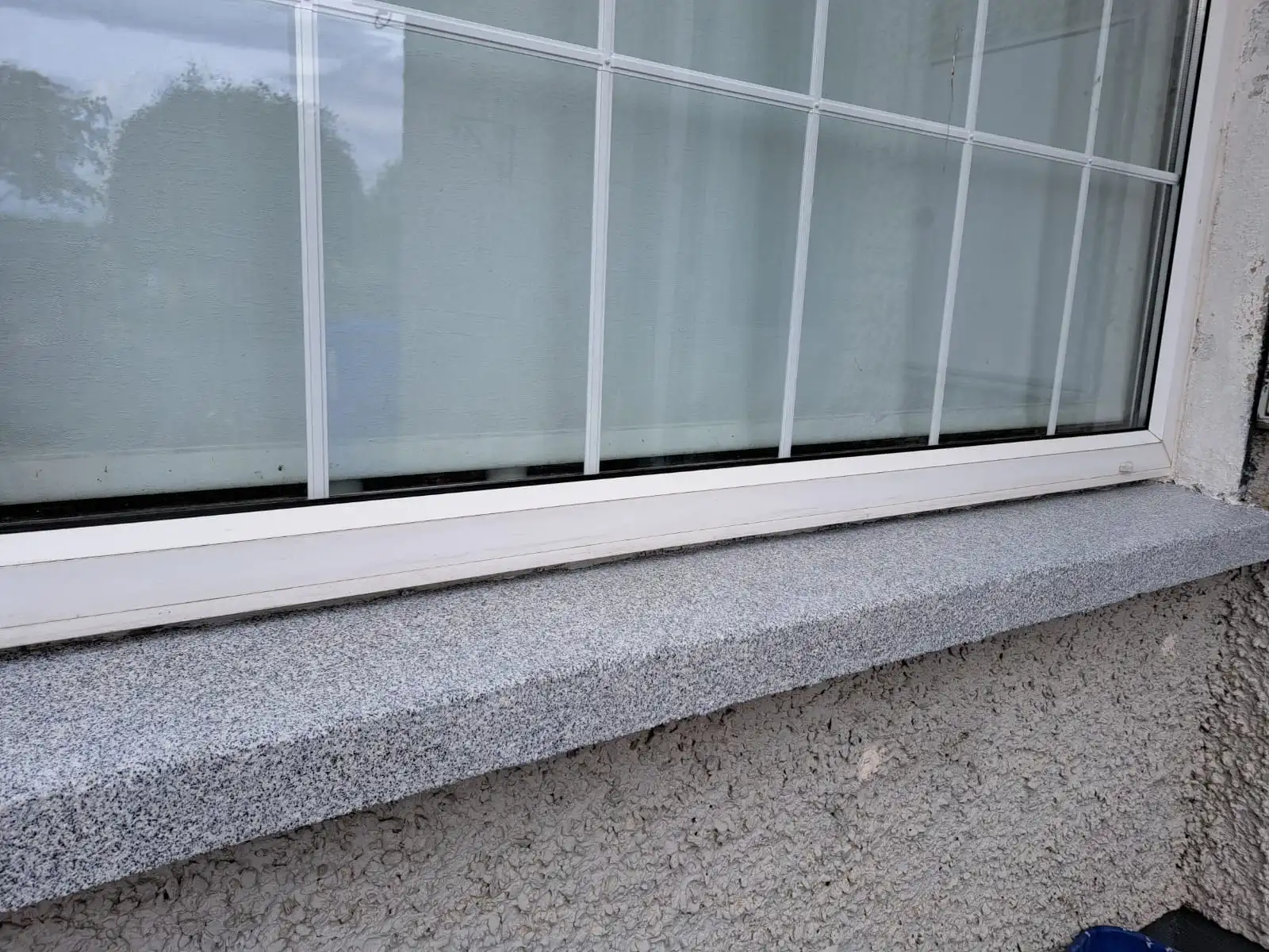 Image of a concrete window sill with flaky paint before it is refurbished with Decosill Granite Window Sill render